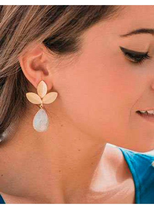 Long golden moonstone earrings de Acus