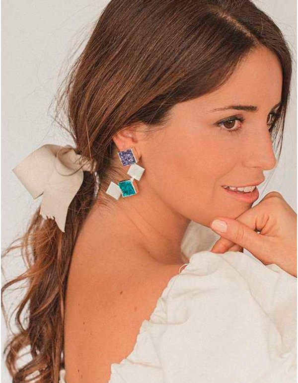 Pendientes largos geometricos en tonos azul y plata 2