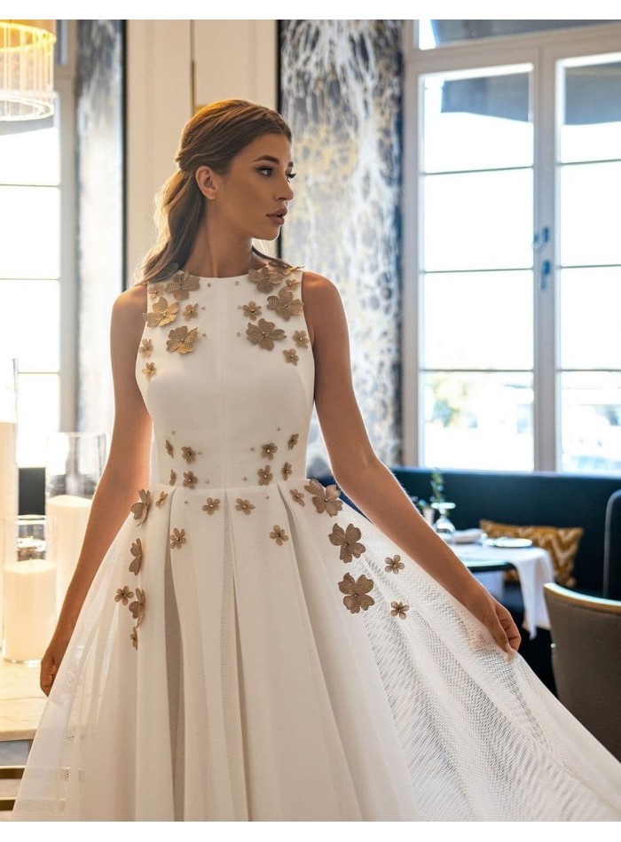 Vestido de cóctel con falda de tul y flores en 3D blanco
