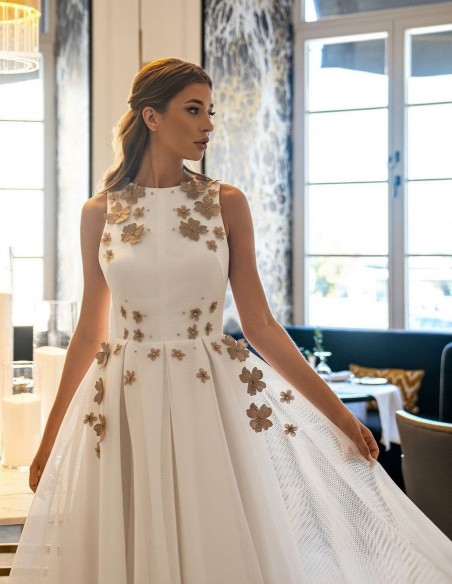 Cocktail dress with tulle skirt and 3D flowers white