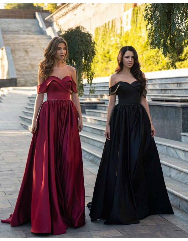 Long wedding dress with boat neckline 2