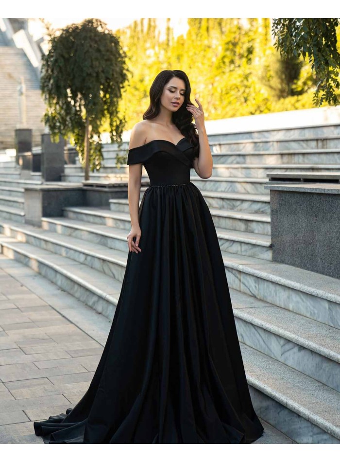 Long wedding dress with boat neckline black