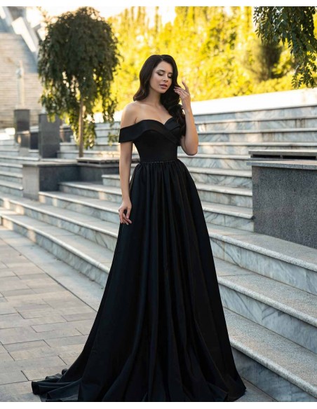Long wedding dress with boat neckline black