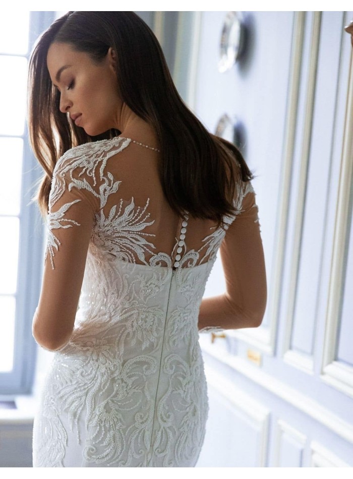 Wedding dress with embroidered tattoo effect sleeves and voluminous tail beautiful