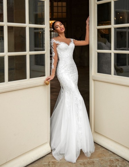 Vestido de novia con escote corazón y mangas con efecto tatuaje