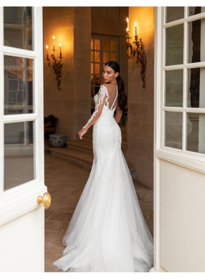 Vestido de novia con escote corazón y mangas con efecto tatuaje de Pollardi