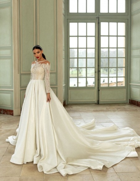 Vestido de novia con corte princesa y maxi cola