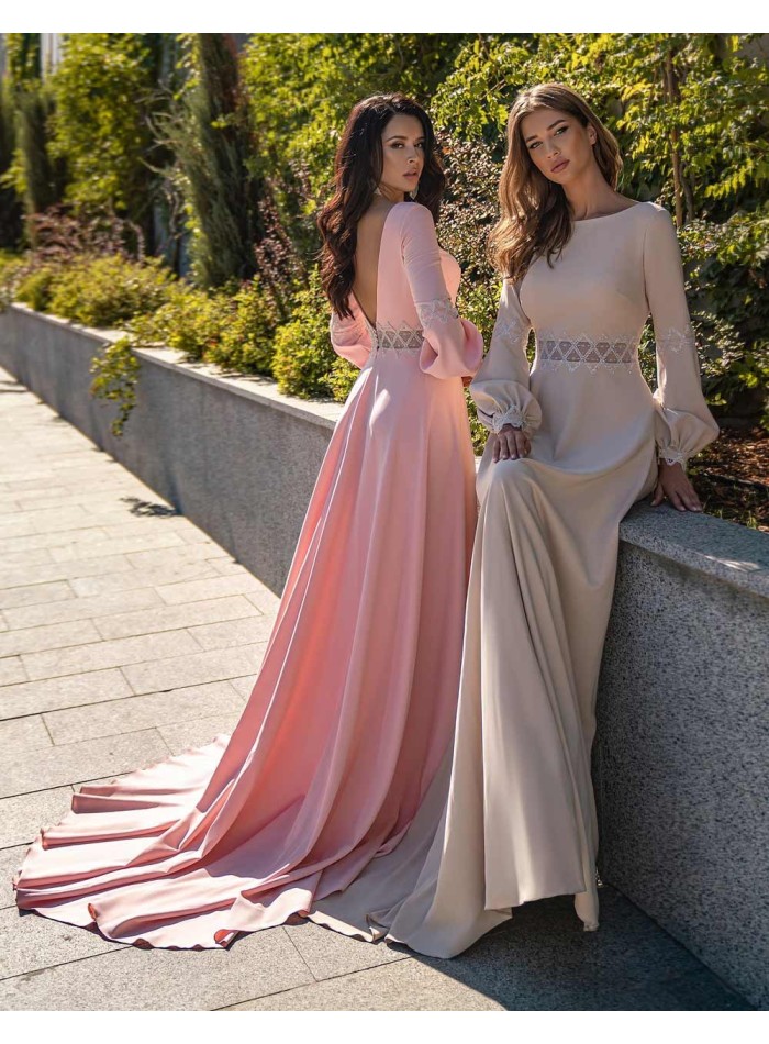 Long party dress with open back and long sleeves