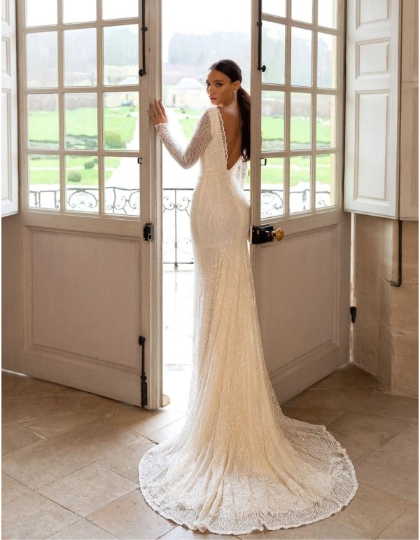 Wedding dress with long sleeves in mermaid cut with rhinestone embroidery