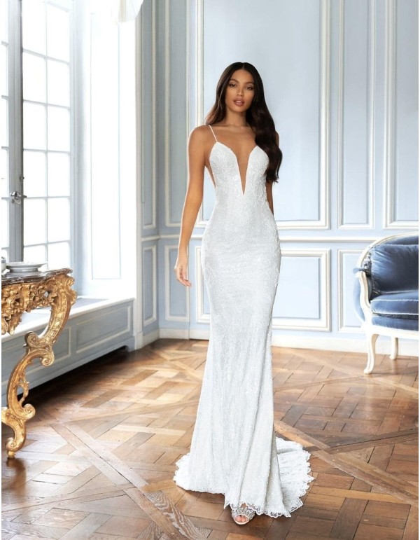 Robe de mariée avec décolleté en V plongeant et traîne... 2