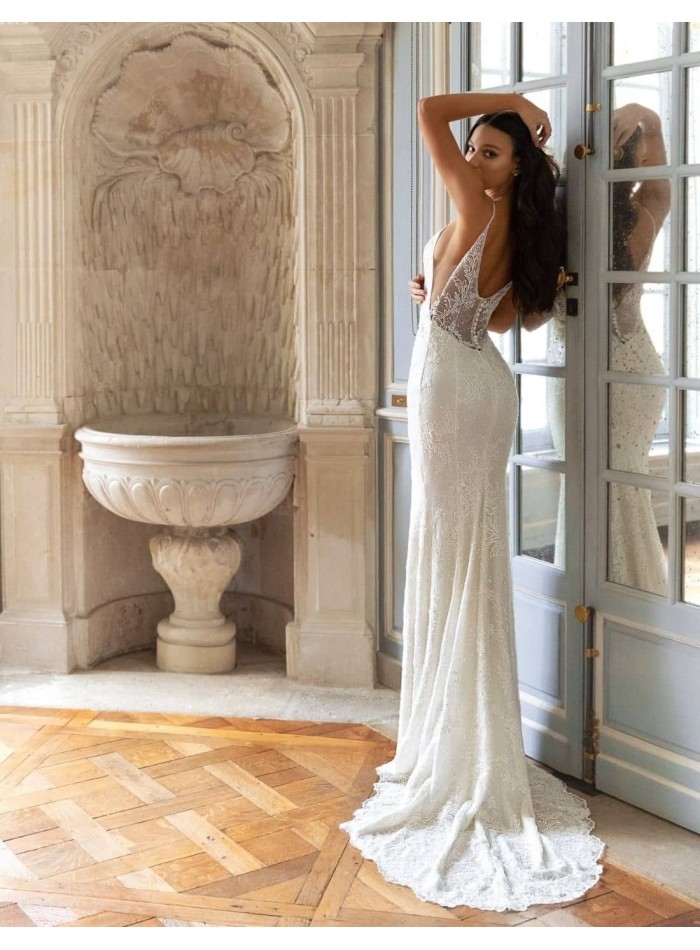 Wedding dress with a plunging V-neckline and detachable tail