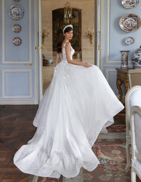 Vestido de novia con corte princesa de tirantes y escote corazón de Pollardi