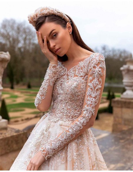 Bandeau de fête beige noué avec des paillettes