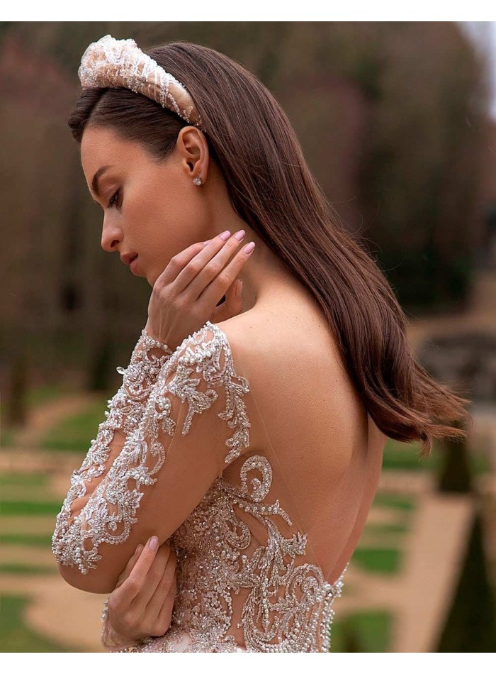 Diadema de fiesta beige anudada con lentejuelas para novias