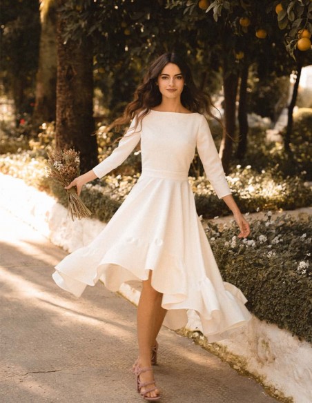 Vestido de novia cóctel con falda evasé y espalda descubierta