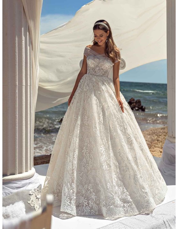 Princess cut wedding dress with wrap-around bardot neckline leaving the shoulders bare at INVITADISIMA