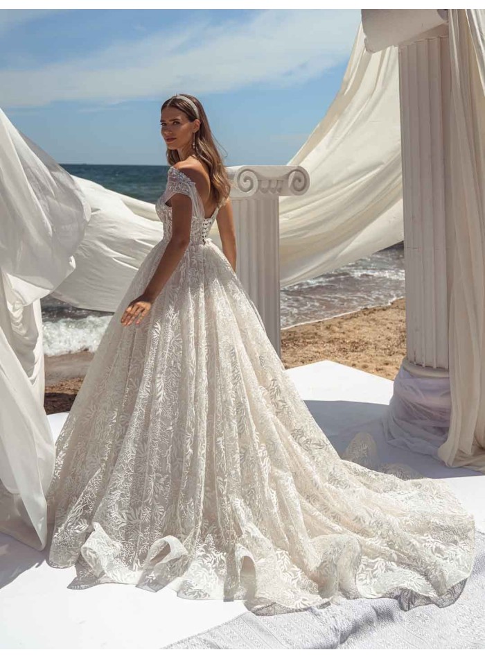 Princess cut wedding dress with wrap-around bardot neckline leaving the shoulders bare by ANNE VICTOR at INVITADISIMA