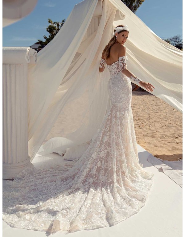 Vestido de novia sirena con escote de palabra de honor en tul bordado de ANNIE VICTOR en INVITADISIMA 2