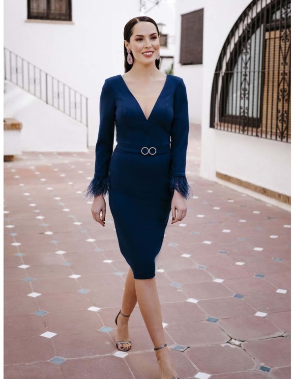 vestido-de-crepe-con-detalle-de-plumas-en-las-mangas Victoria Victim - 1 