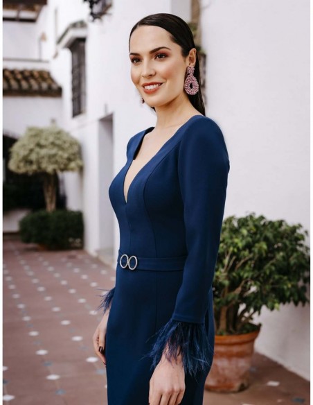 Vestido de crepe con detalle de plumas en las mangas Victoria Victim - 2 