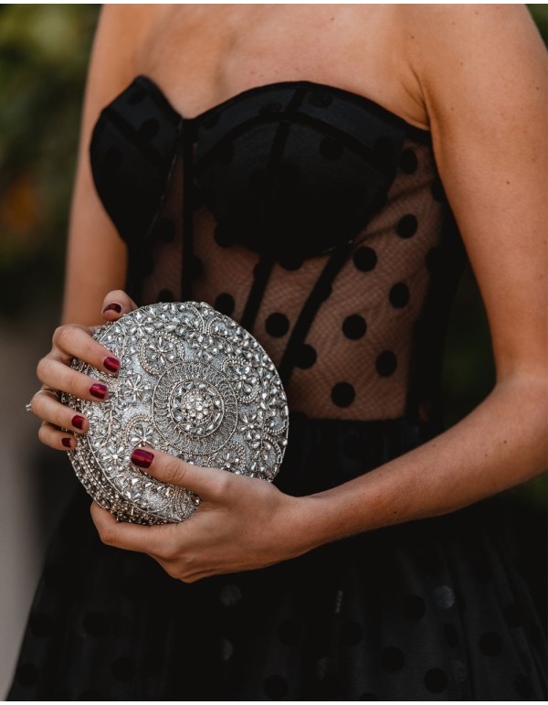 Bolso de mano joya con pequeñas flores de metal y Swarovski circular - INVITADA PERFECTA