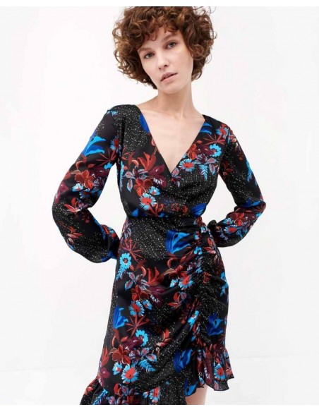 Vestido de cóctel negro con estampado floral
