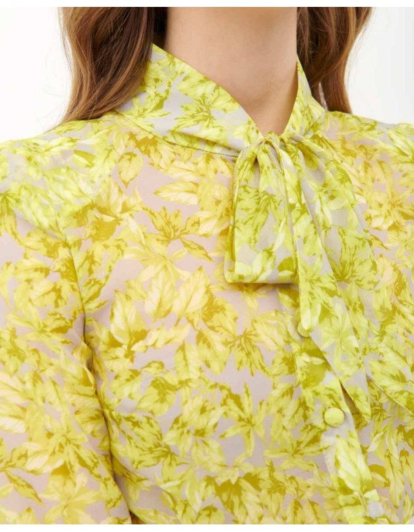 Vestido de cóctel en gasa verde pistacho y lazo al cuello 2