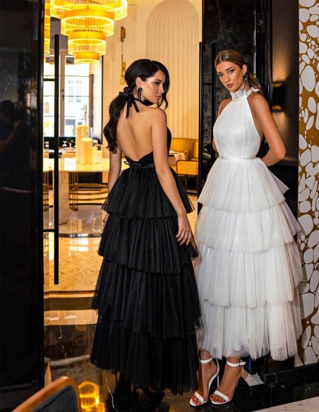 Vestido midi de fiesta de cuello halter y falda con capas de tul blanco