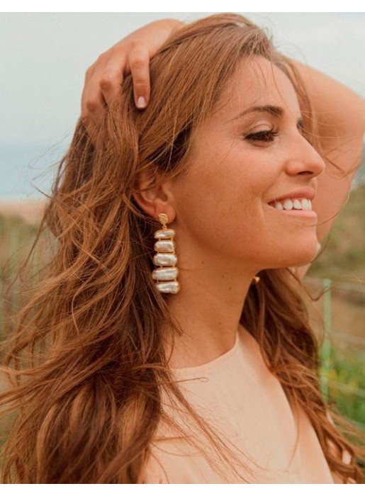 Long golden earrings with pearls for party