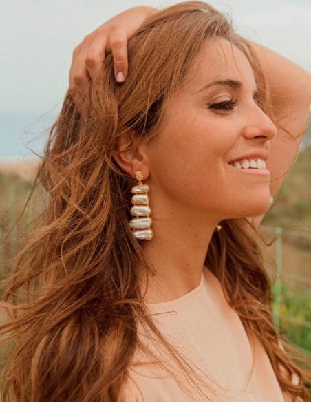 Long golden earrings with pearls for party