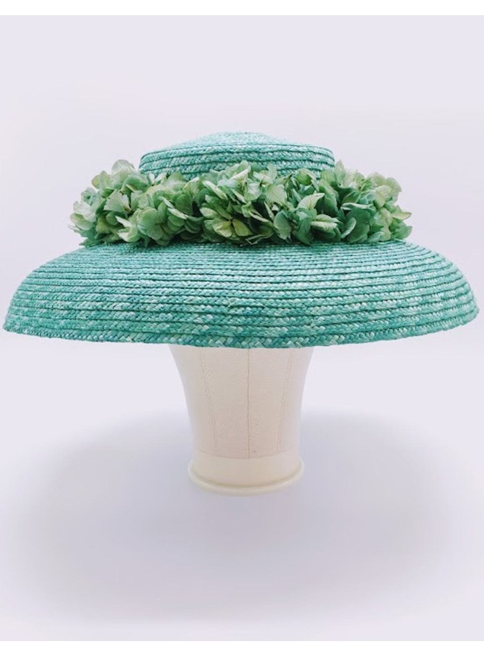 Pamela of natural straw and preserved flowers