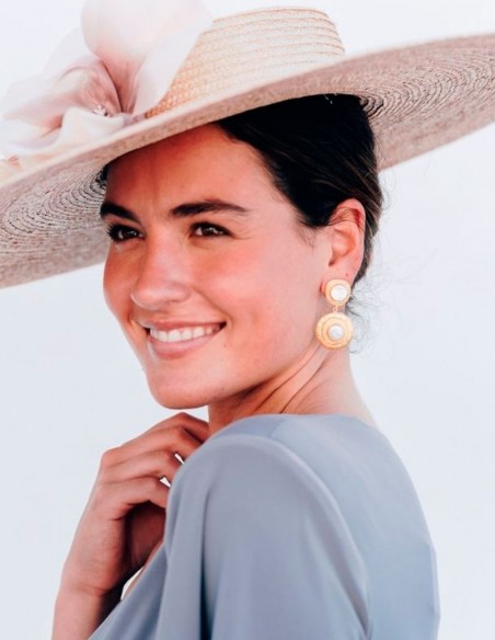 Metallic earrings with circular pearl for woman