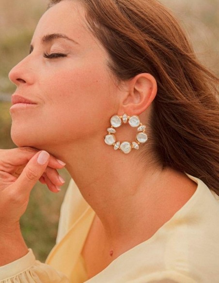 Circular earrings with pearl and crystal ovals for guests