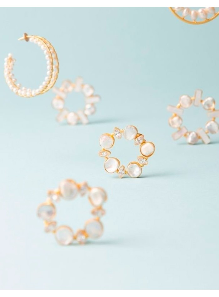 Pendientes circulares con perlas y cristales