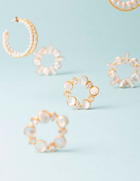 Pendientes circulares con perlas y cristales