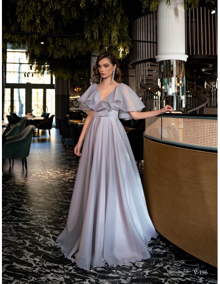 Vestido largo de fiesta con escote capeado y espalda descubierta