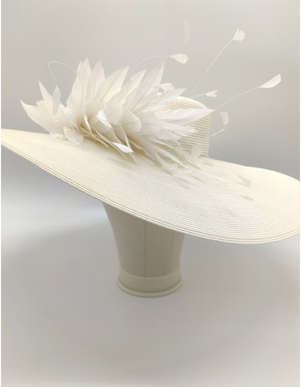 Bridal pamela with cock feather knob by Monisima de la Muerte 2