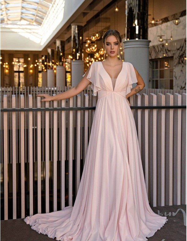 vestidos con mangas angel y escote en pico