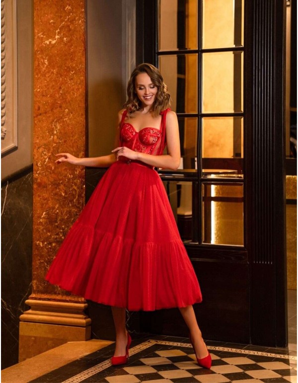 Midi dress with tulle skirt and sweetheart neckline bodice