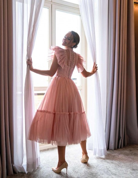 Vestido midi con falda de tul y mangas fantasía en color rosa de Silviamo