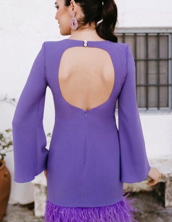 Vestido corto con detalle de plumas y espalda descubierta Victoria Victim - 1  2