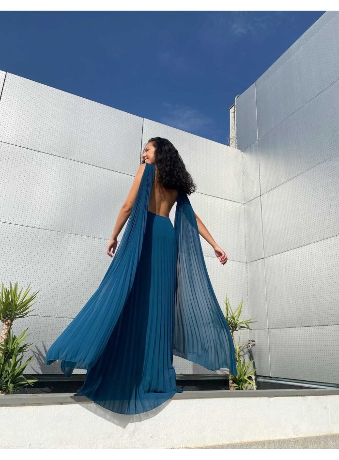 Robe longue drapée avec manches cape