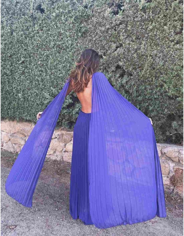Vestido largo de fiesta plisado con manga capa 2
