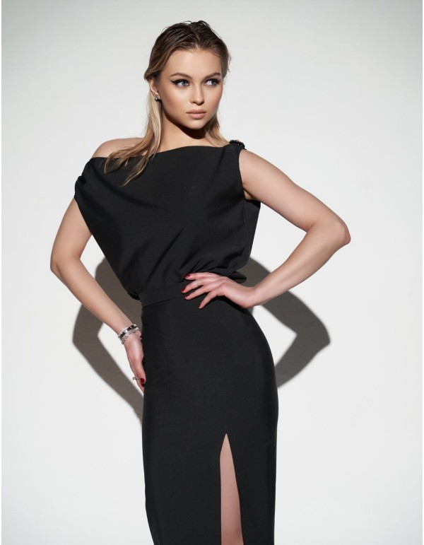 Asymmetric midi party skirt with a central slit 2