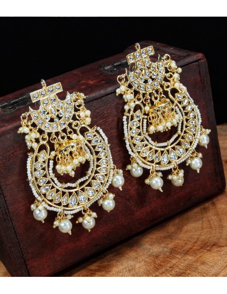 Pendientes largos de fiesta dorados con perlas -1