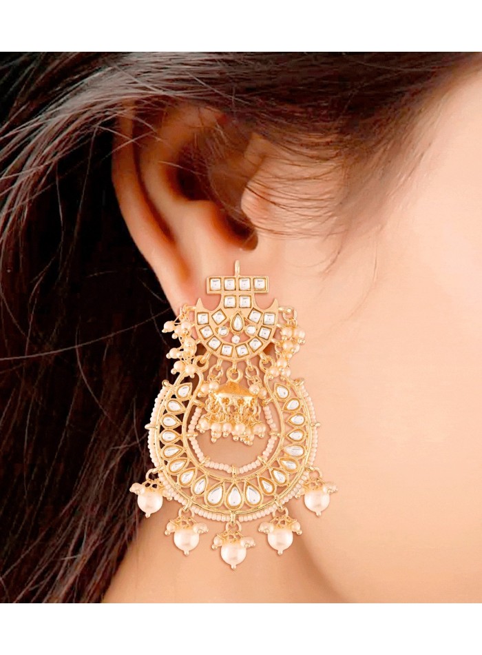 Long gold-plated party earrings with pearls