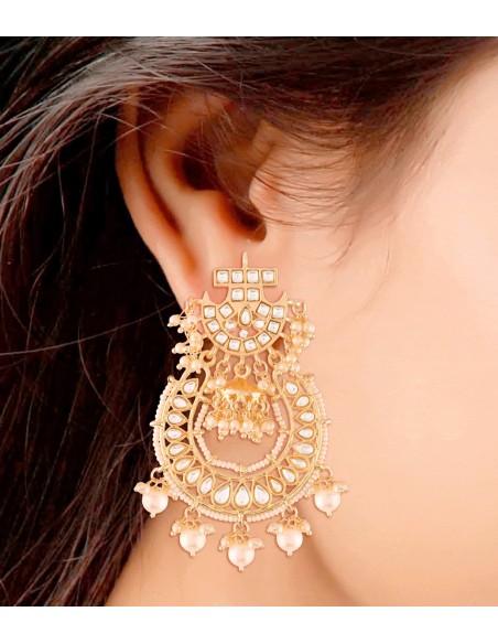 Long gold-plated party earrings with pearls
