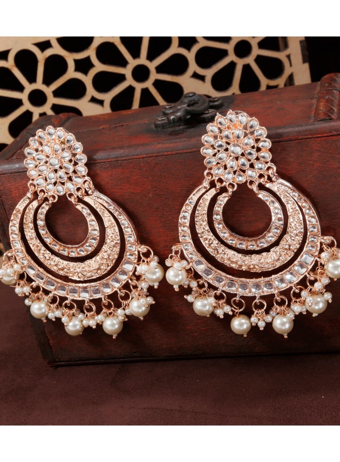 Pendientes de fiesta lacados con incrustaciones de circonitas y perlas - oro