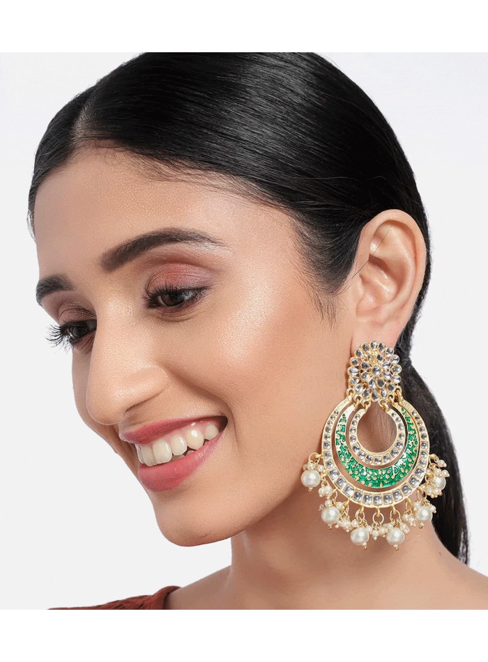 Lacquered party earrings inlaid with zircons and pearls.