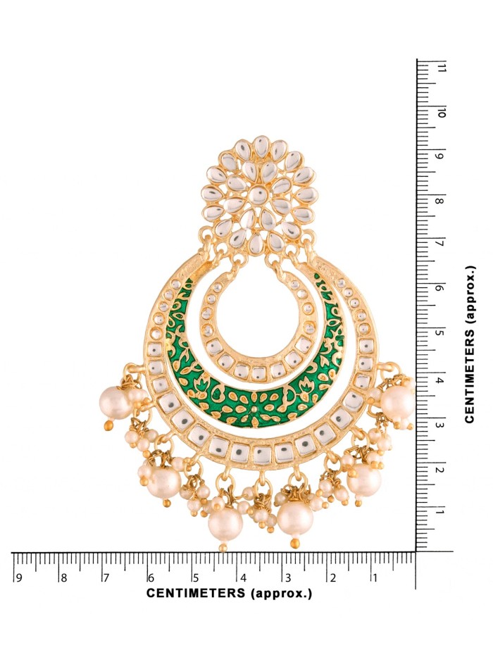 Pendientes de fiesta lacados con incrustaciones de circonitas y perlas verdes 3